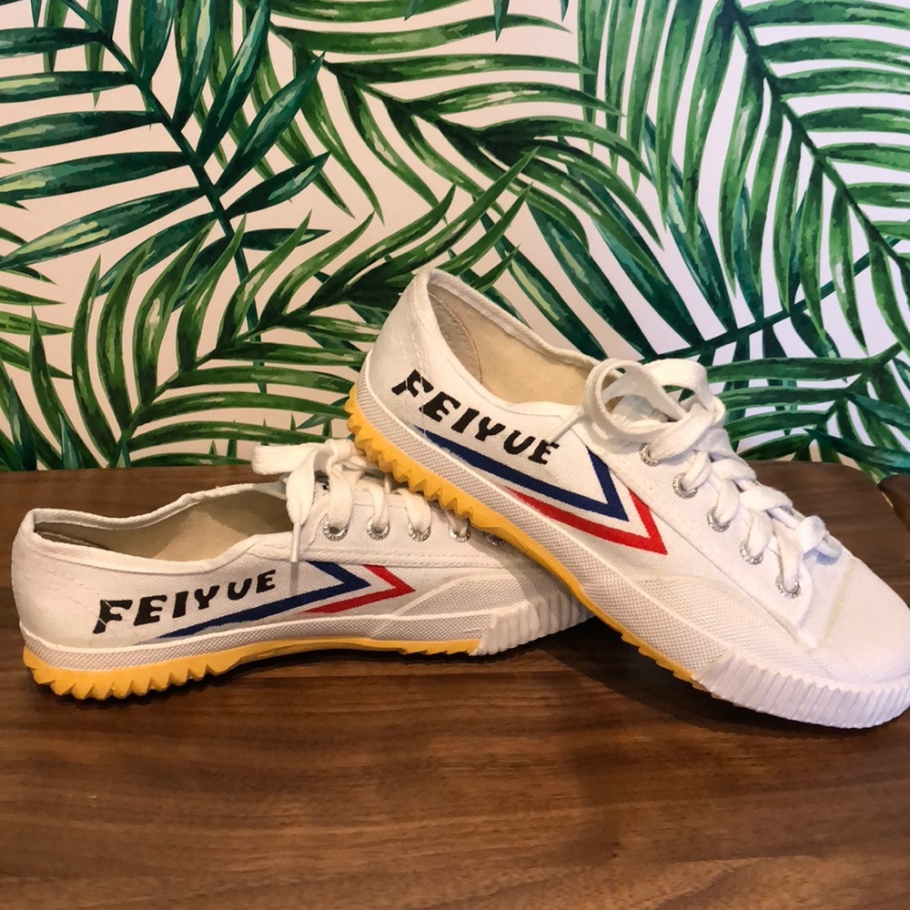 Brand new Feiyue Lo classic white canvas sneakers